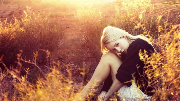 head on knees, blonde, field, girl