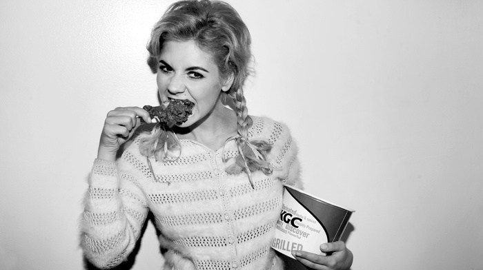 monochrome, Marina and the Diamonds, kfc, pigtails, eating, food, girl, fried chicken