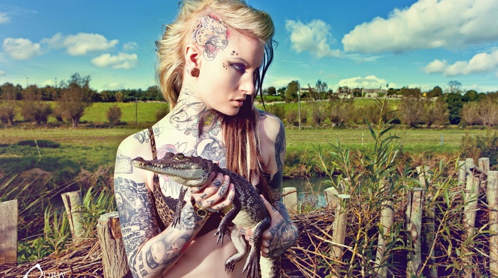 girl, lips, forest, tattoo, reptiles, eyes