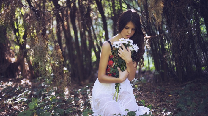 lips, girl outdoors, forest, girl, flowers