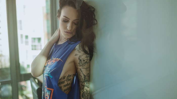 sideboob, wall, T, shirt, girl, closed eyes, tattoo, Jacqueline Mae, portrait
