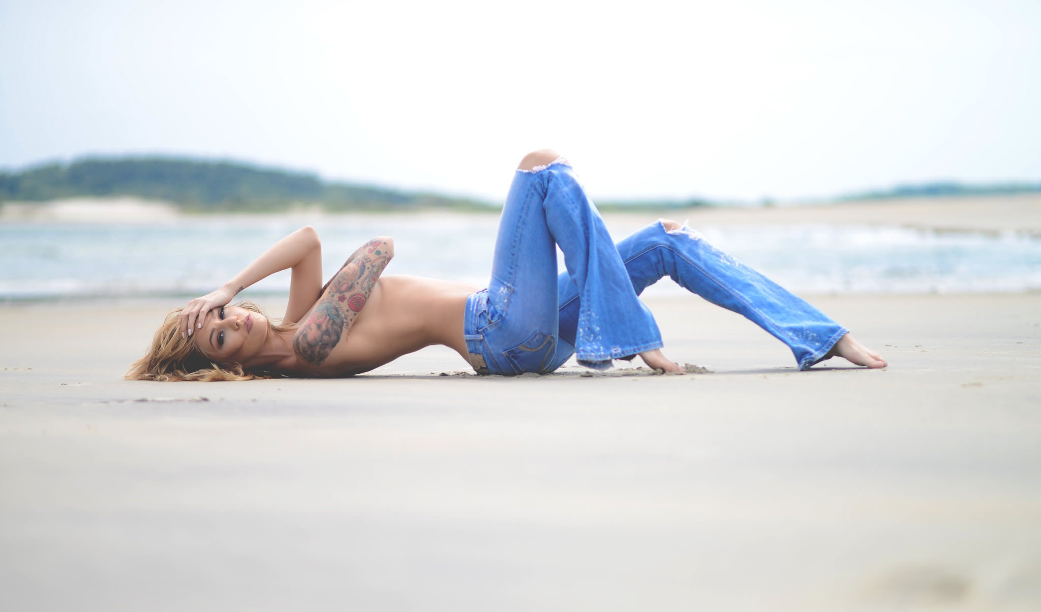 Amazing wallpaper on the floor, sand, tattoo, model, topless, girl, Lisa Ma...