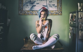 sitting, girl, tattoo, T, shirt