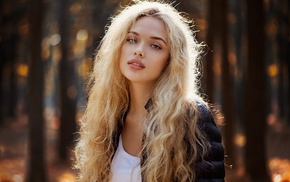 model, blonde, girl outdoors, curly hair, girl, juicy lips