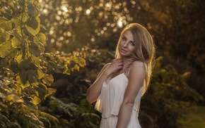 girl outdoors, portrait, face, blonde, white dress, model