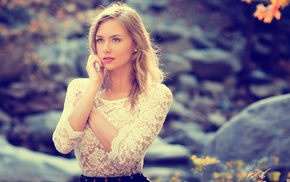 open mouth, Karolina Debczynska, model, blonde, girl outdoors, hand on face