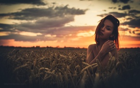 looking at viewer, girl, arms on chest, sunset, portrait, sunlight