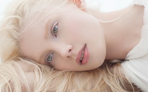 Daria Zhemkova, lying down, long hair, model, blonde, face
