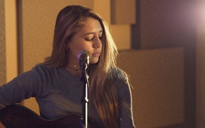 Lia Marie Johnson