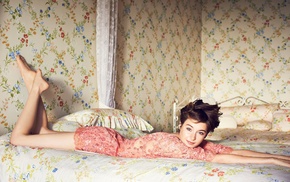 model, girl, Shailene Woodley, in bed