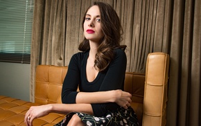Alison Brie, girl, sitting, actress, celebrity, looking at viewer