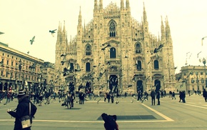 old building, Milan, pigeons, city, Italy