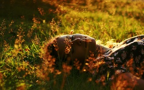 girl outdoors, depth of field, face, girl, lying down, grass