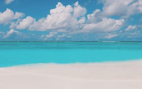 Ocean Coast Horizon With Turquoise Water